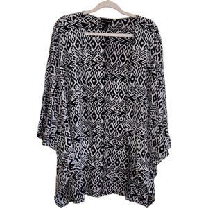 Black and Cream Icat Patterned Ruana = I.N. Studio. Size XL. EUC